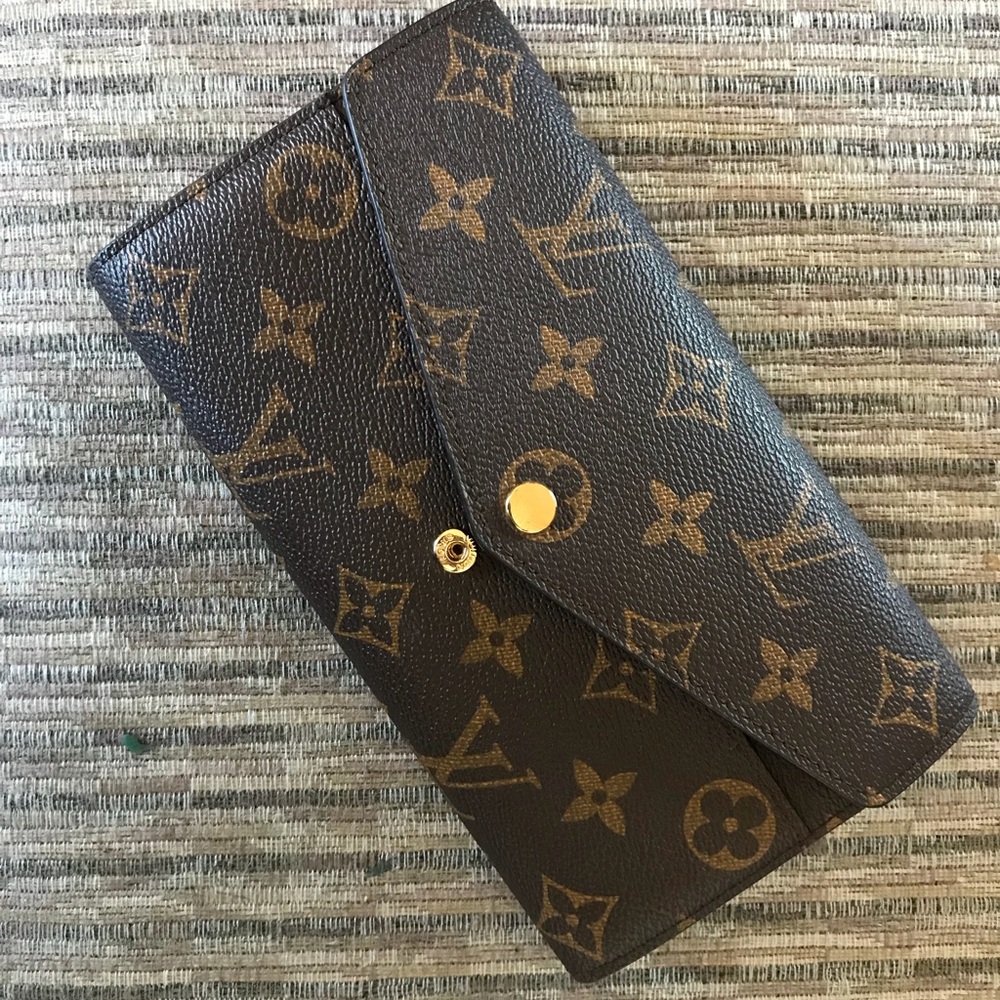 A wallet Botton is broken